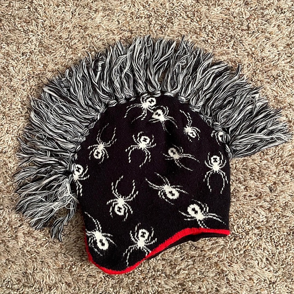 Spider mohawk winter fleece fully lined hat. Size OS. Colors: black, white, red